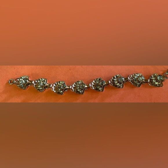 Women’s Bracelet Gold Tone Sea Shells Rhinestones 7” - Picture 2 of 4